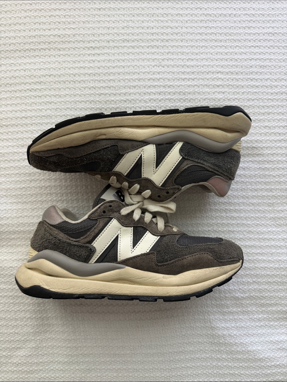 New Balance Women’s Gray Suede & Cream Retro-Runner Sneakers
